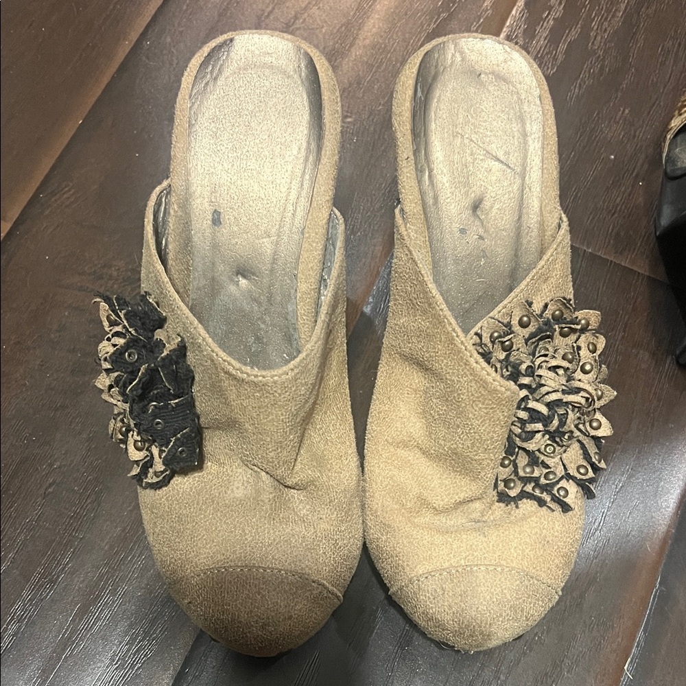 Elegant Tan Mules with Black Floral Detail